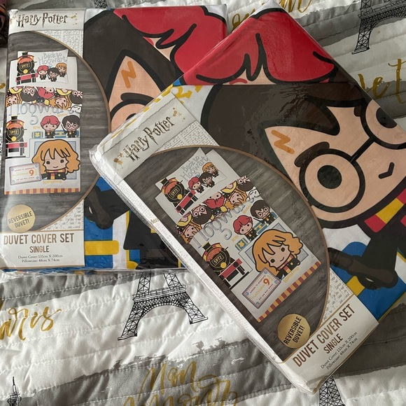 Harry Potter. Beautiful twin size duvet cover & pillowcase. 2 sets available - Picture 2 of 4